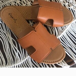 NIB. Qupid Women's Tan Slide Sandals.